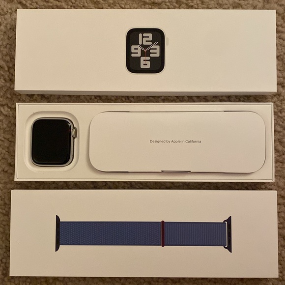 Brand New In Box Apple Watch SE 2nd Generation with Bundle of Brand New Bands - Picture 2 of 6